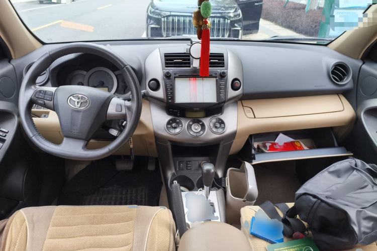 Used Toyota RAV4 2013 Special Edition 2.0L Automatic Elite Center Console