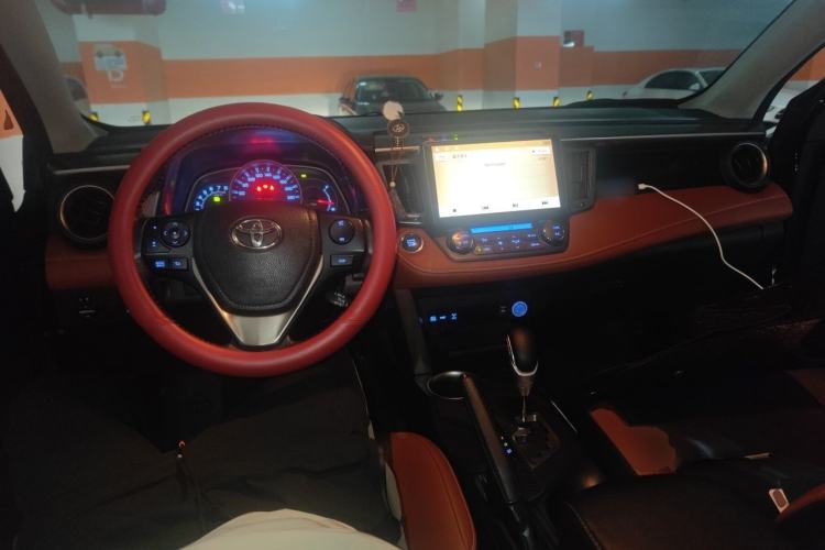 Used Toyota RAV4 2013 2.5L Automatic 4x4 Elite Edition Center Console