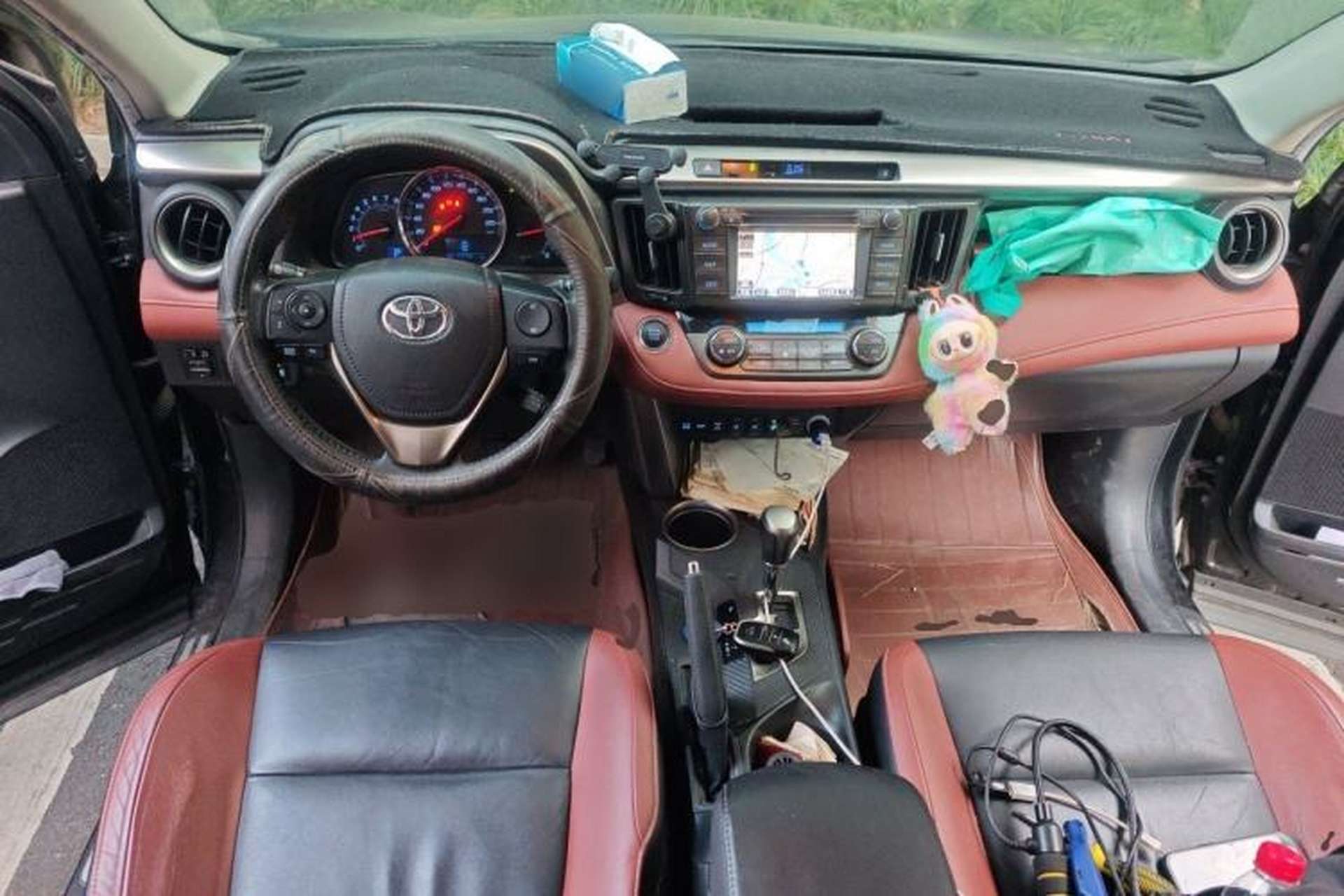 Used Toyota RAV4 2013 2.5L Automatic 4x4 Prestige Edition Center Console
