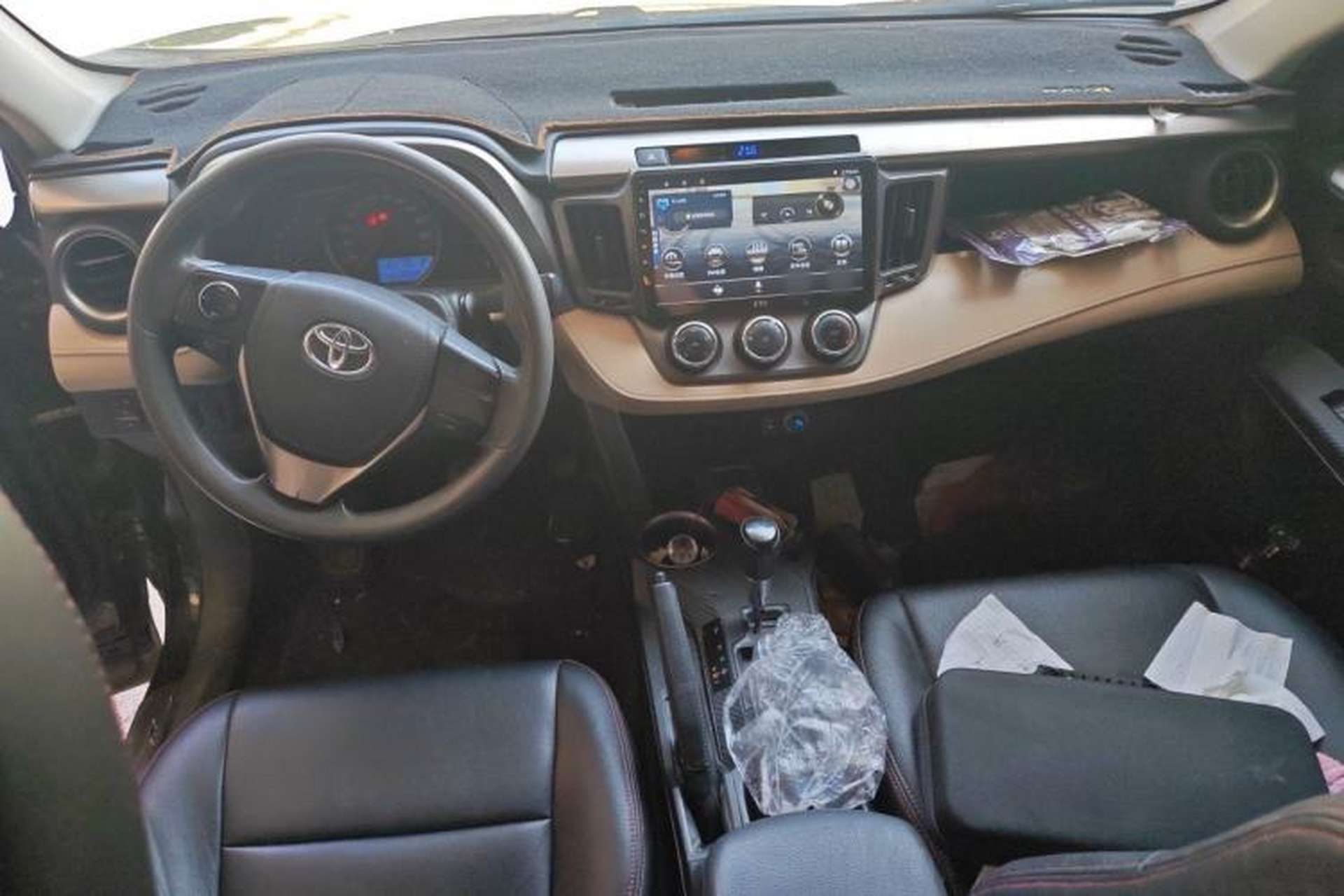 Used Toyota RAV4 2013 2.0L CVT Two-Wheel Drive Urban Edition Center Console