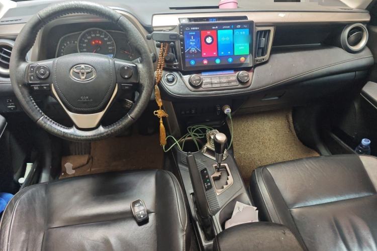 Used Toyota RAV4 2013 2.5L Automatic 4x4 Elite Edition Center Console