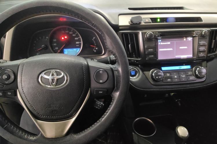 Used Toyota RAV4 2013 2.5L Automatic 4x4 Elite Edition Center Console