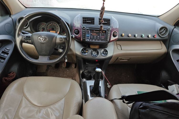 Used Toyota RAV4 2013 Special Edition 2.0L Manual Classic Center Console