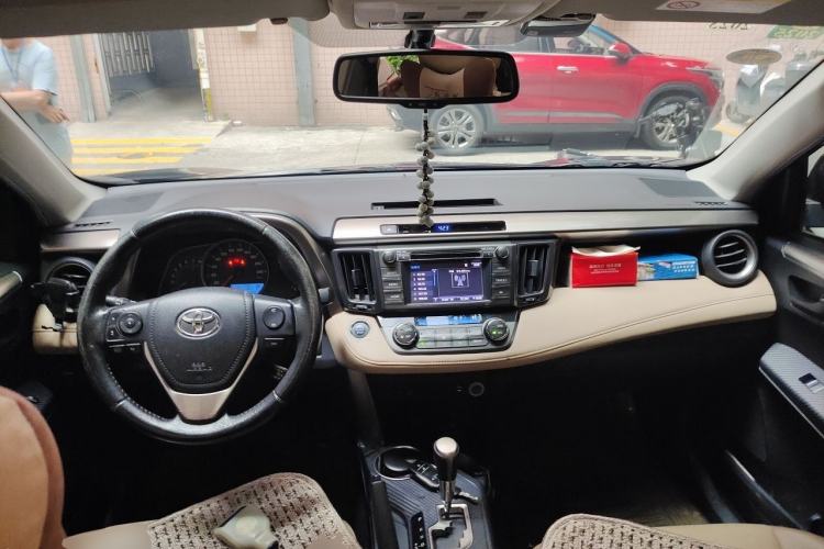 Used Toyota RAV4 2013 2.5L Automatic 4x4 Elite Edition Center Console