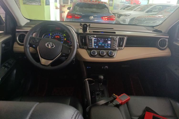 Used Toyota RAV4 2013 2.0L CVT Two-Wheel Drive Urban Edition Center Console