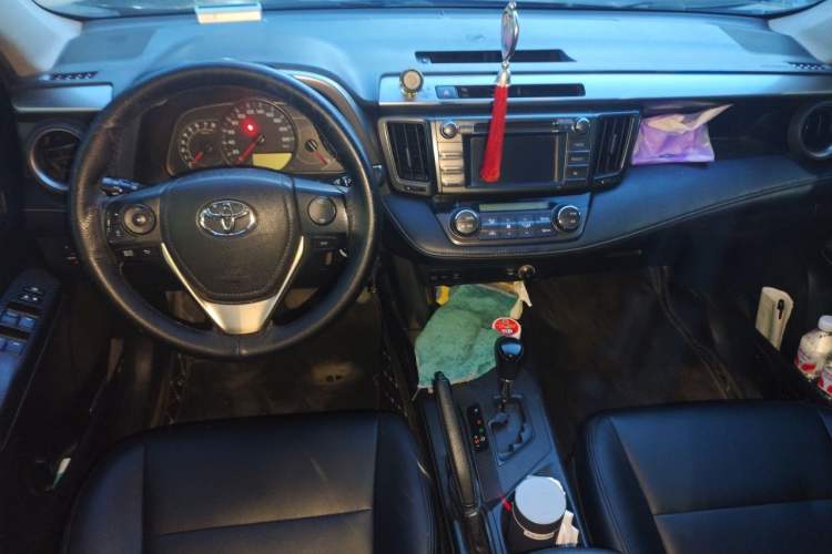 Used Toyota RAV4 2013 2.0L CVT Four-Wheel Drive Fashion Edition Center Console