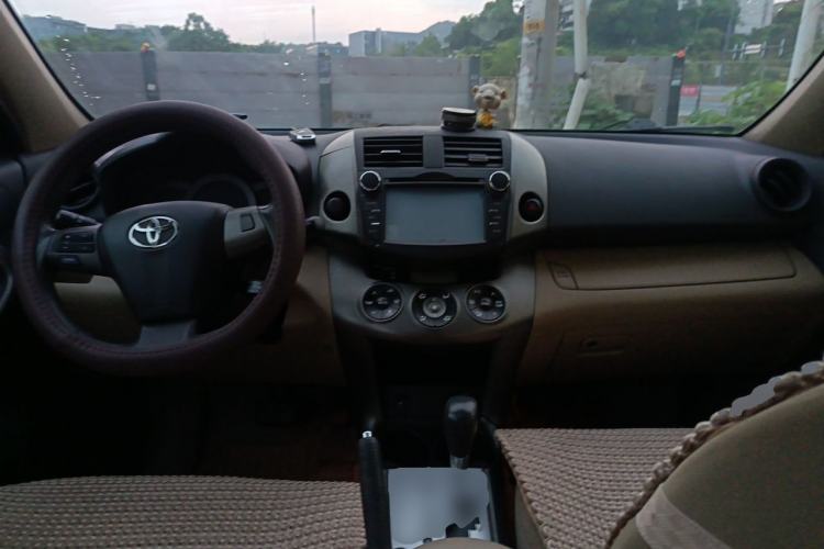 Used Toyota RAV4 2013 Special Edition 2.0L Automatic Classic Center Console
