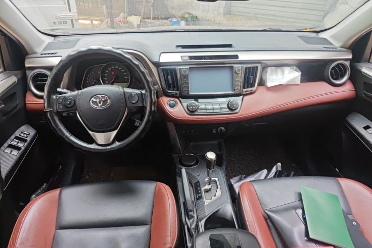Used Toyota RAV4 2013 2.5L Automatic 4x4 Elite Edition Center Console