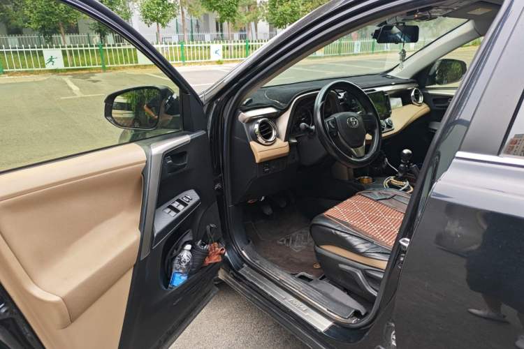 Used Toyota RAV4 2013 2.0L Manual Two-Wheel Drive Urban Edition Driver Seat