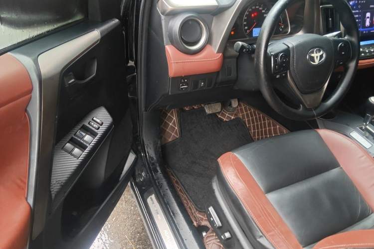 Used Toyota RAV4 2013 2.5L Automatic 4x4 Elite Edition Driver Seat