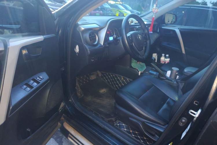 Used Toyota RAV4 2013 2.0L CVT Four-Wheel Drive Fashion Edition Driver Seat