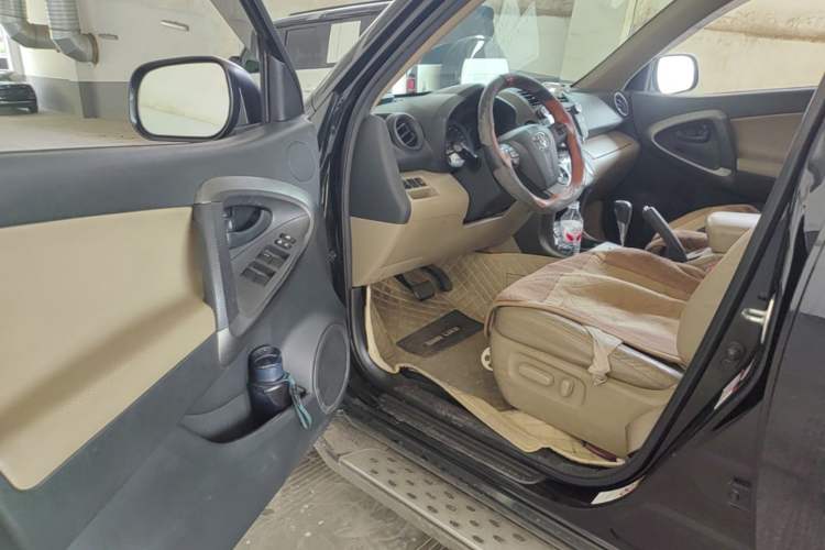 Used Toyota RAV4 2013 Special Edition 2.0L Automatic Elite Driver Seat