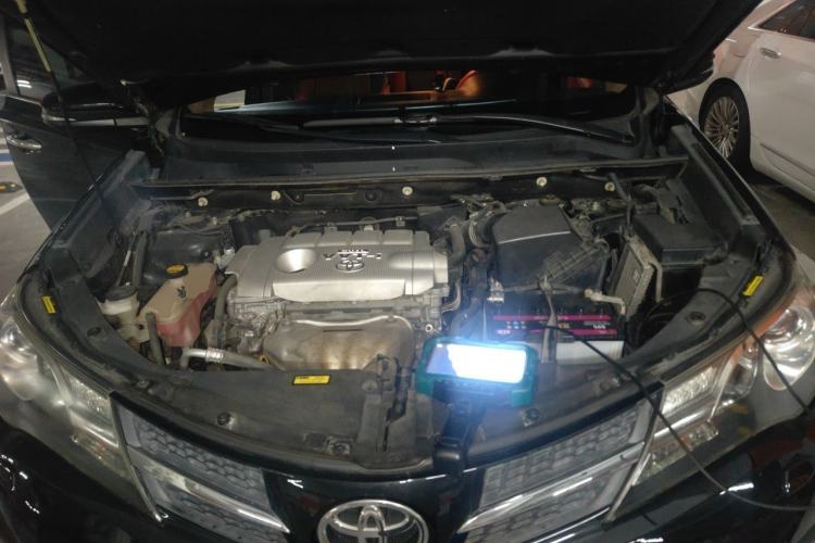 Used Toyota RAV4 2013 2.5L Automatic 4x4 Elite Edition Engine Bay
