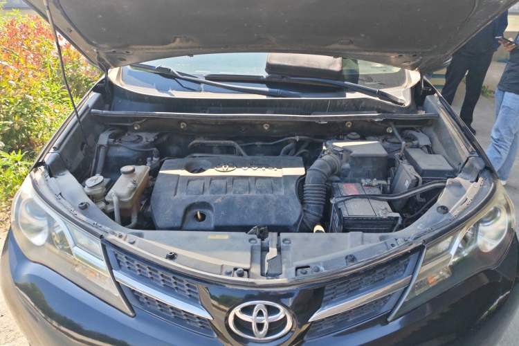 Used Toyota RAV4 2013 2.0L CVT Two-Wheel Drive Urban Edition Engine Bay