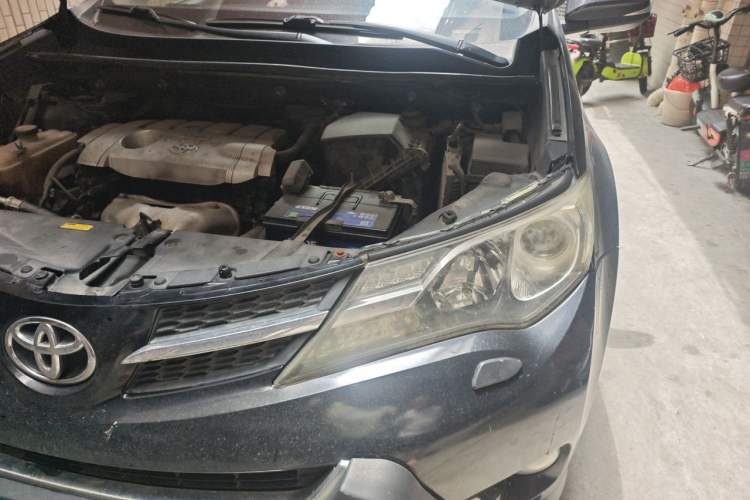 Used Toyota RAV4 2013 2.5L Automatic 4x4 Elite Edition Engine Bay Left