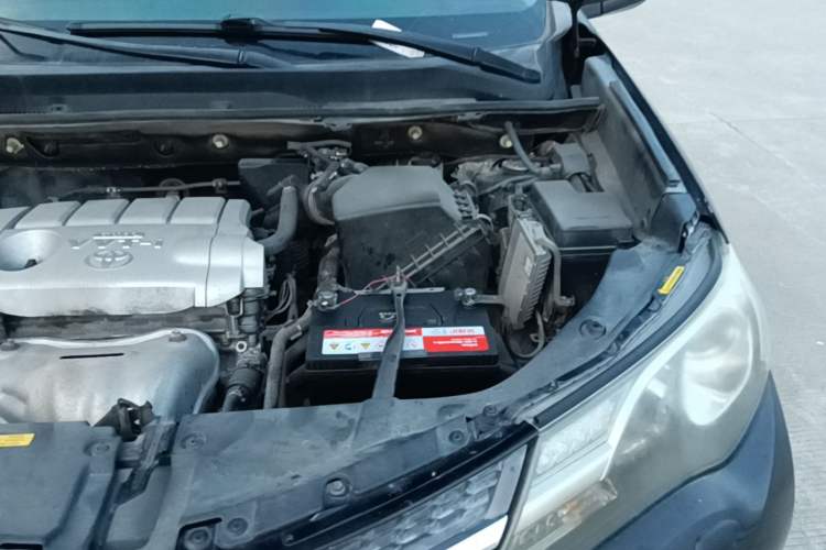 Used Toyota RAV4 2013 2.5L Automatic 4x4 Luxury Edition Engine Bay Left