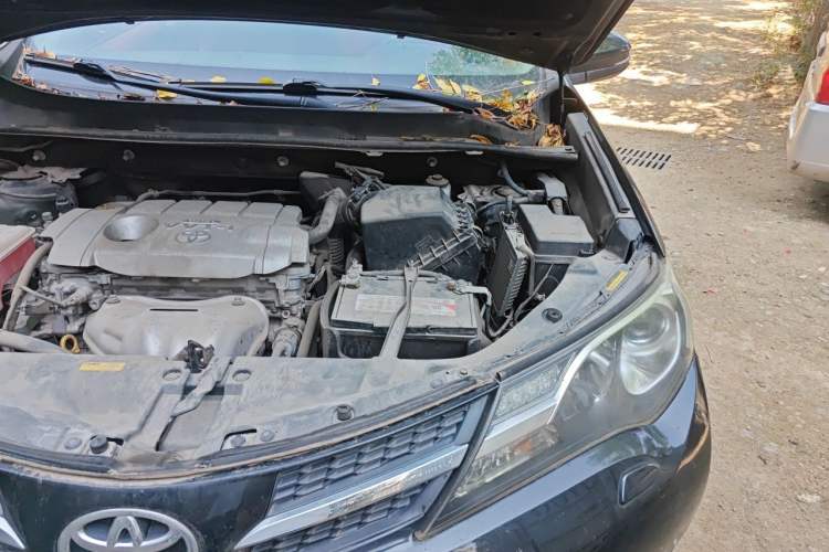 Used Toyota RAV4 2013 2.5L Automatic 4x4 Elite Edition Engine Bay Left