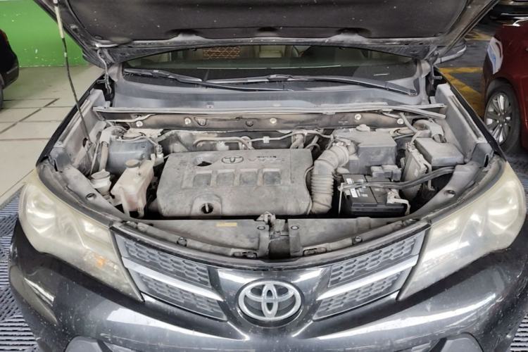 Used Toyota RAV4 2013 2.0L CVT Four-Wheel Drive Fashion Edition Engine Bay