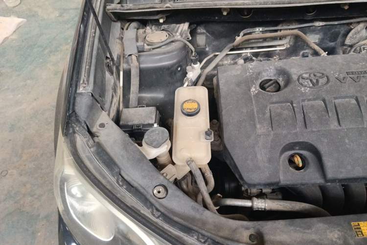 Used Toyota RAV4 2013 2.0L CVT Four-Wheel Drive New Edition Engine Bay Right
