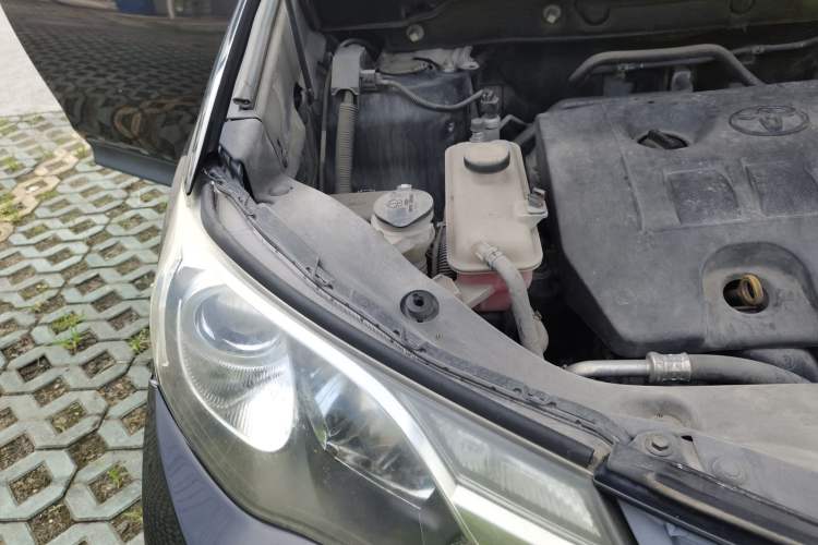 Used Toyota RAV4 2013 2.0L CVT Two-Wheel Drive Urban Edition Engine Bay Right