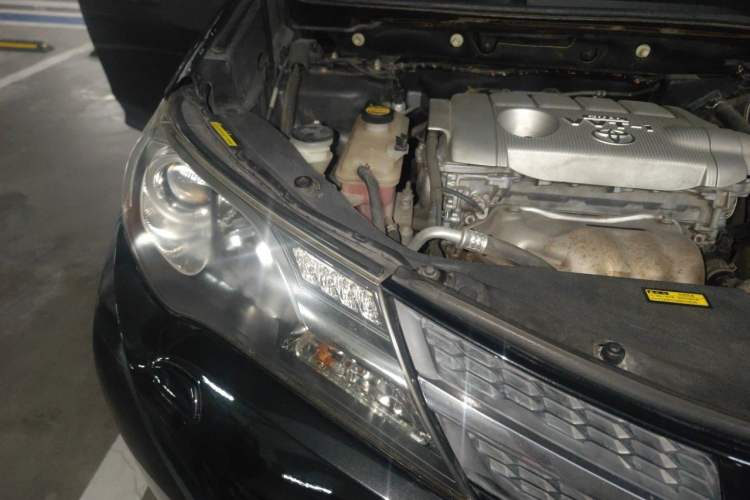 Used Toyota RAV4 2013 2.5L Automatic 4x4 Elite Edition Engine Bay Right