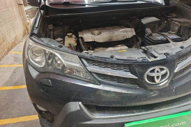 Used Toyota RAV4 2013 2.5L Automatic 4x4 Elite Edition Engine Bay Right
