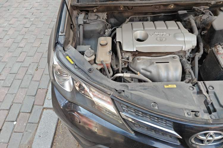 Used Toyota RAV4 2013 2.5L Automatic 4x4 Elite Edition Engine Bay Right
