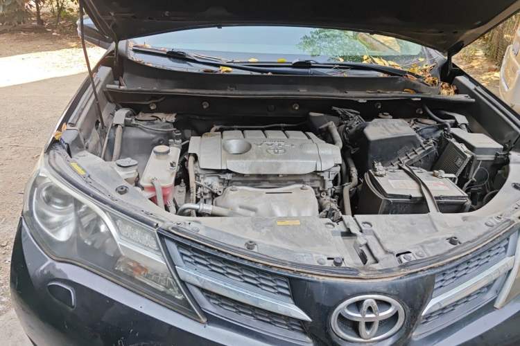 Used Toyota RAV4 2013 2.5L Automatic 4x4 Elite Edition Engine Bay Right