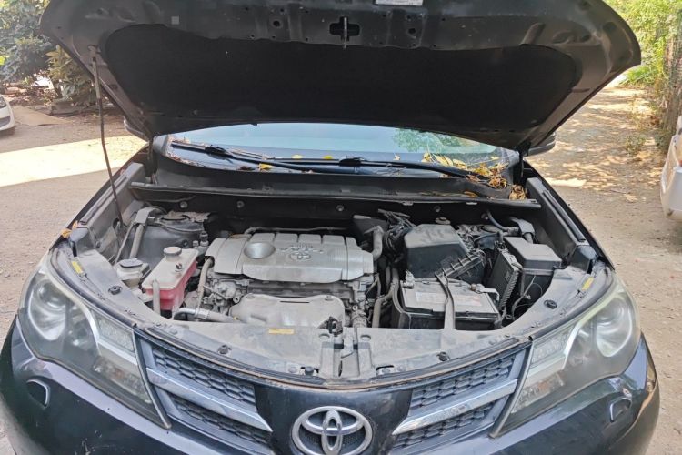 Used Toyota RAV4 2013 2.5L Automatic 4x4 Elite Edition Engine Bay