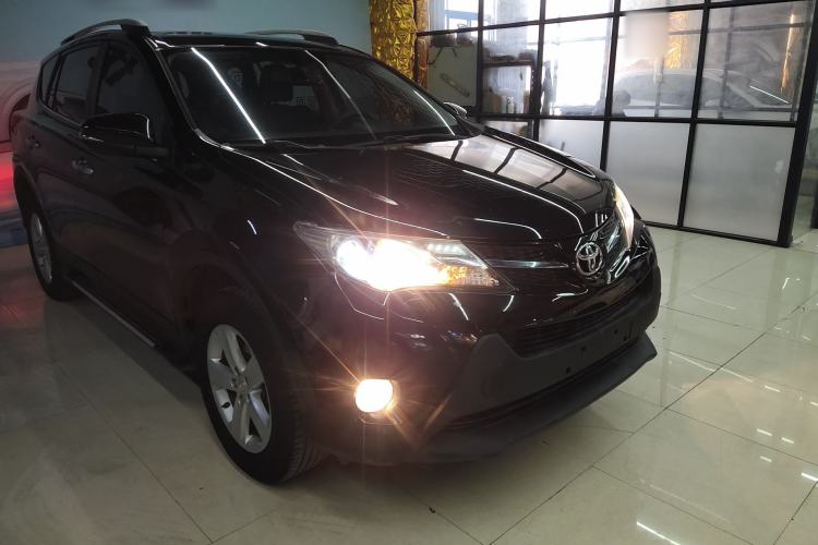Used Toyota RAV4 2013 2.5L Automatic 4x4 Elite Edition Front Right 45 Deg