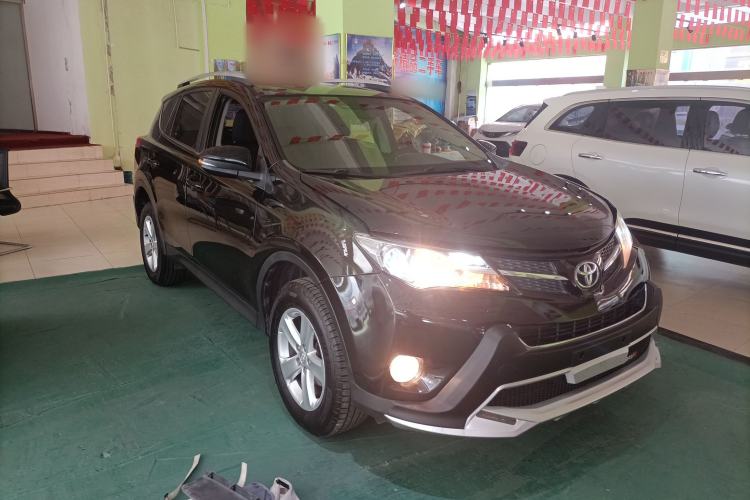 Used Toyota RAV4 2013 2.0L CVT Two-Wheel Drive Urban Edition Front Right 45 Deg