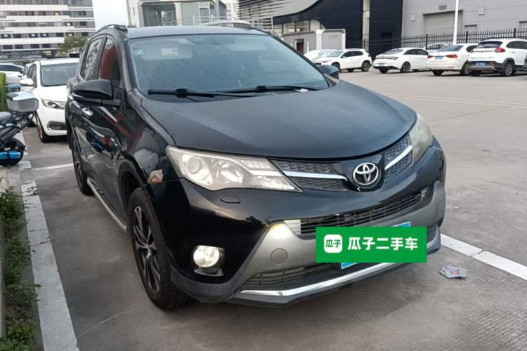 Used Toyota RAV4 2013 2.5L Automatic 4x4 Luxury Edition Front Right 45 Deg