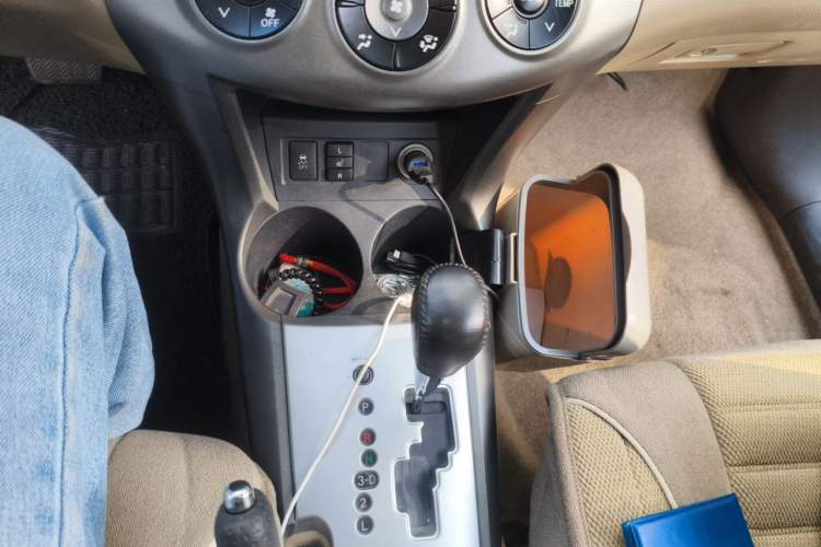 Used Toyota RAV4 2013 Special Edition 2.0L Automatic Elite Gear Lever
