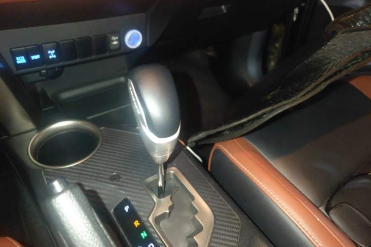 Used Toyota RAV4 2013 2.5L Automatic 4x4 Elite Edition Gear Lever