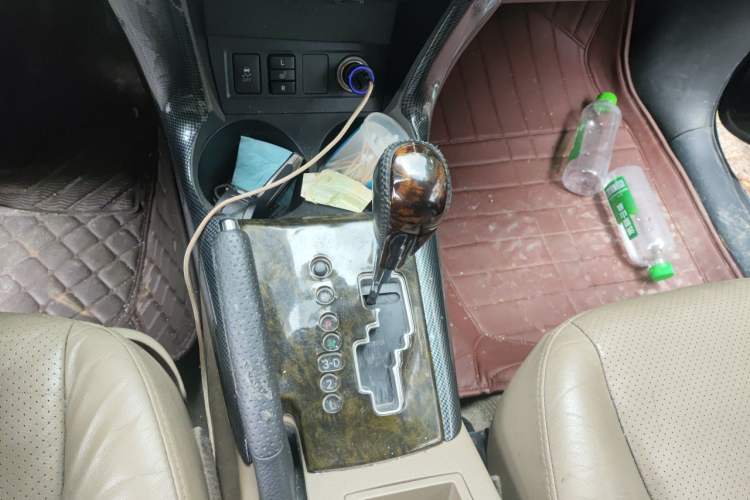 Used Toyota RAV4 2013 Special Edition 2.0L Automatic Elite Gear Lever