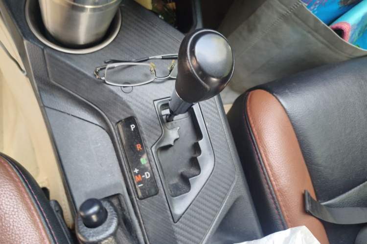 Used Toyota RAV4 2013 2.0L CVT Two-Wheel Drive Urban Edition Gear Lever