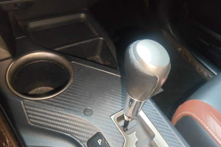 Used Toyota RAV4 2013 2.5L Automatic 4x4 Elite Edition Gear Lever