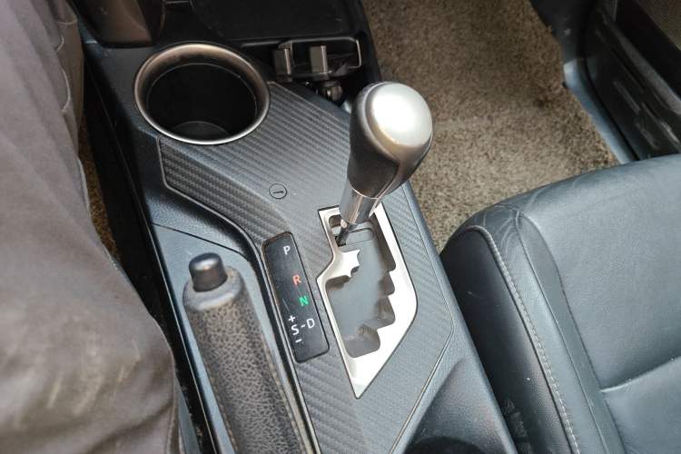 Used Toyota RAV4 2013 2.5L Automatic 4x4 Elite Edition Gear Lever