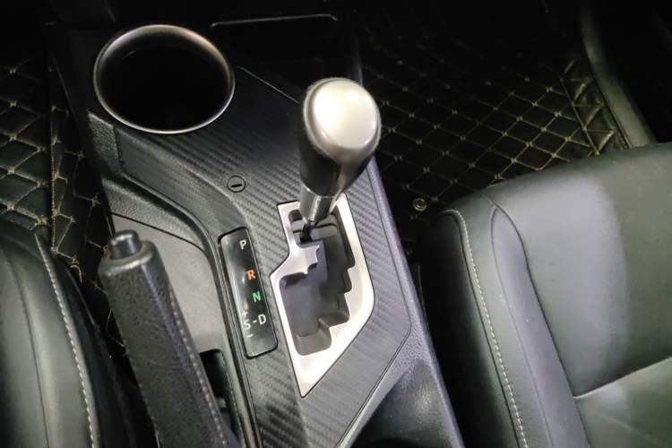 Used Toyota RAV4 2013 2.5L Automatic 4x4 Elite Edition Gear Lever