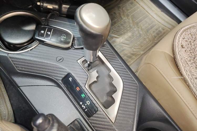 Used Toyota RAV4 2013 2.5L Automatic 4x4 Elite Edition Gear Lever
