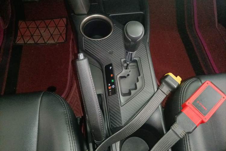 Used Toyota RAV4 2013 2.0L CVT Two-Wheel Drive Urban Edition Gear Lever