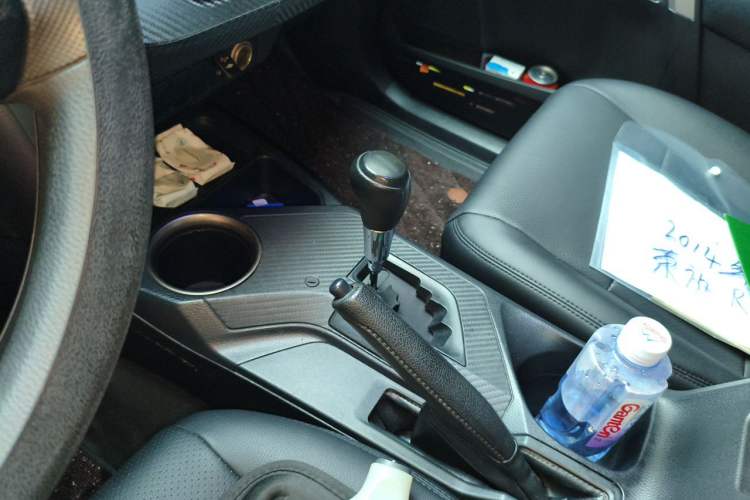 Used Toyota RAV4 2013 2.0L CVT Two-Wheel Drive Urban Edition Gear Lever