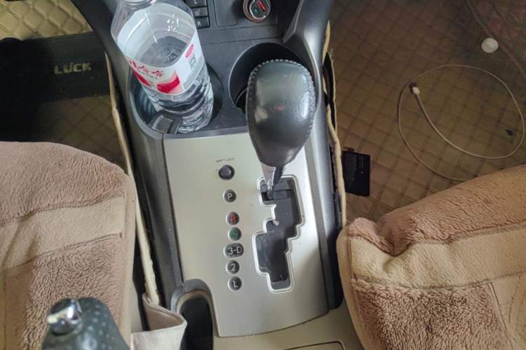 Used Toyota RAV4 2013 Special Edition 2.0L Automatic Elite Gear Lever