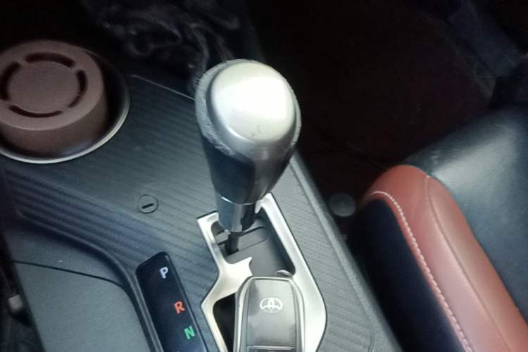 Used Toyota RAV4 2013 2.5L Automatic 4x4 Luxury Edition Gear Lever