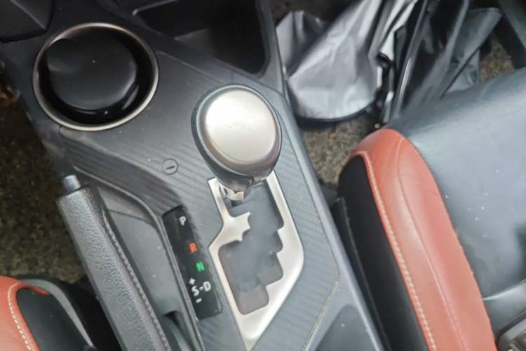 Used Toyota RAV4 2013 2.5L Automatic 4x4 Elite Edition Gear Lever