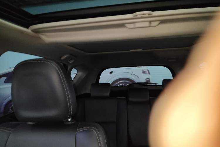 Used Toyota RAV4 2013 2.5L Automatic 4x4 Elite Edition Headliner