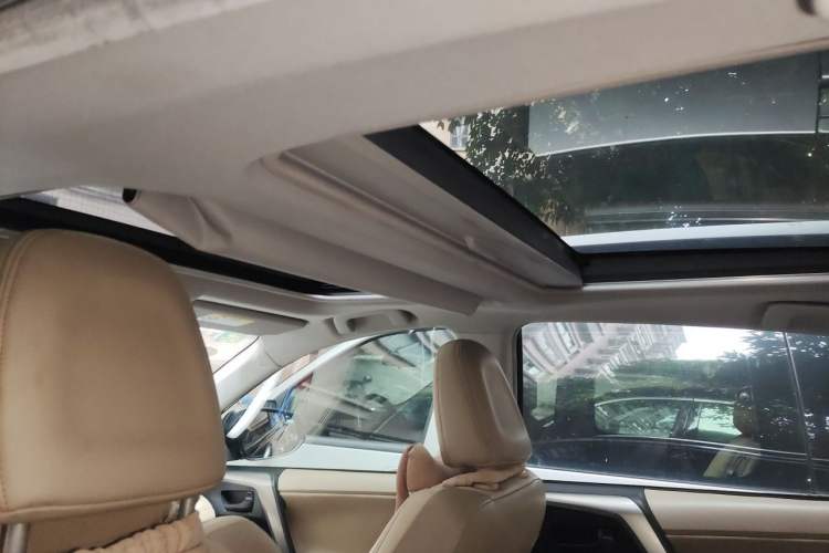 Used Toyota RAV4 2013 2.5L Automatic 4x4 Elite Edition Headliner