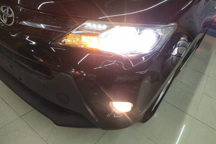 Used Toyota RAV4 2013 2.5L Automatic 4x4 Elite Edition Left Front Headlight
