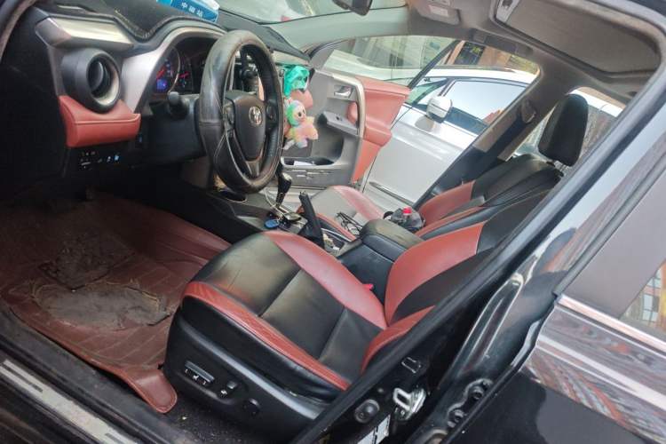 Used Toyota RAV4 2013 2.5L Automatic 4x4 Prestige Edition Left Front Seat