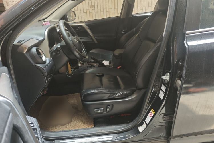 Used Toyota RAV4 2013 2.5L Automatic 4x4 Elite Edition Left Front Seat